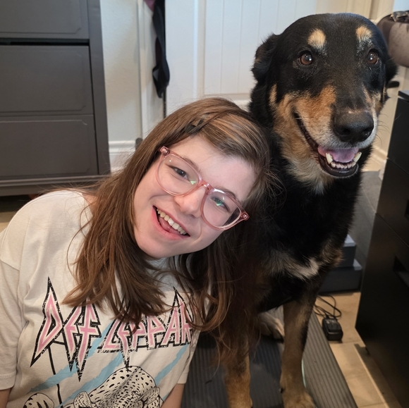 Meet your Posher, Kendall - Picture 3 of 4